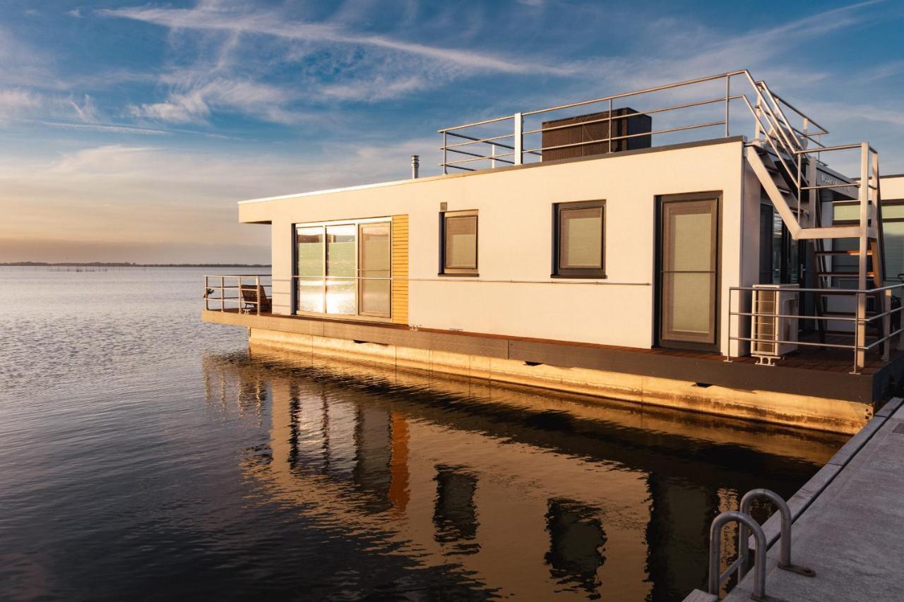 Holiday home Hausboot Kuestennebel