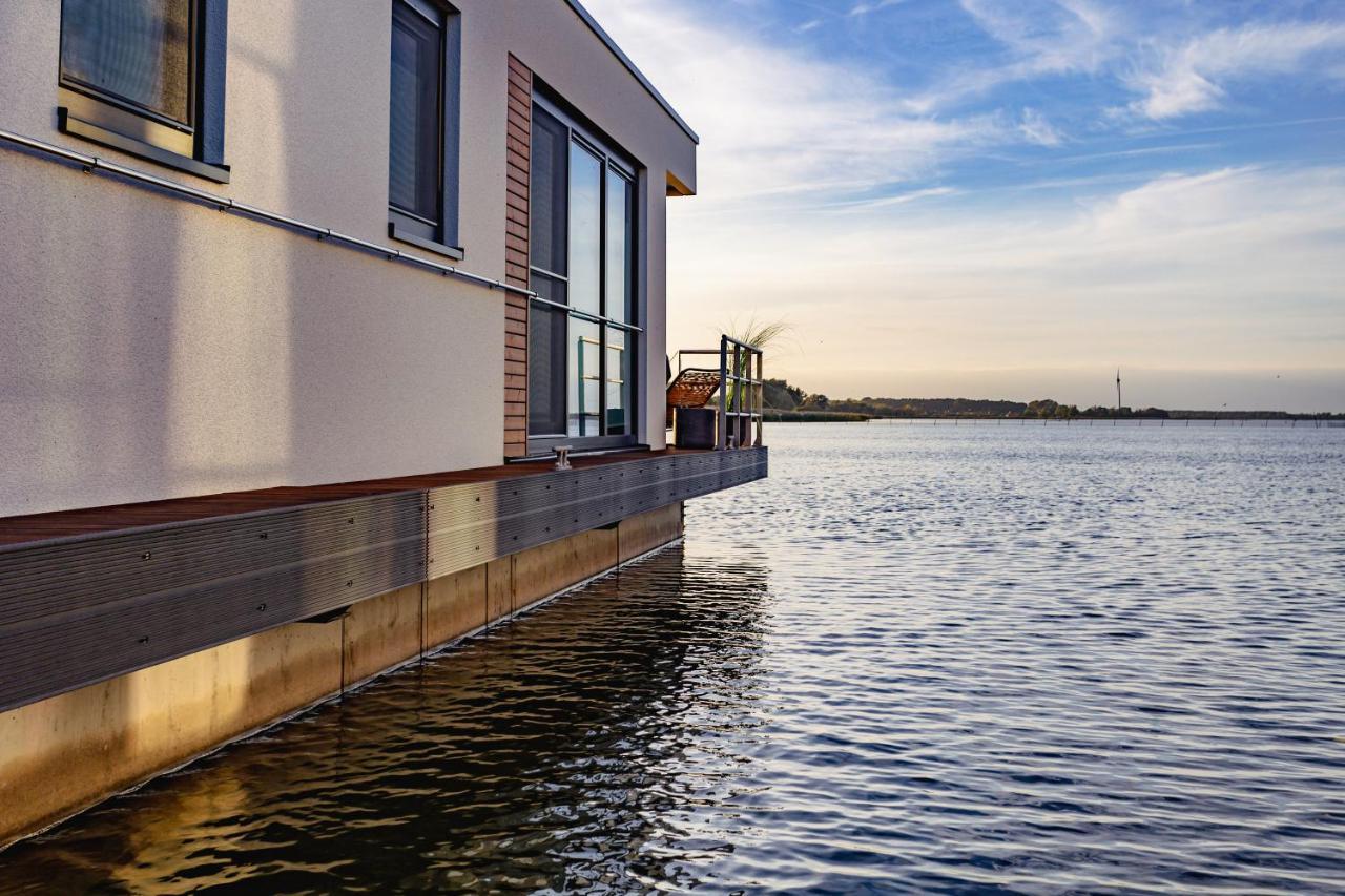 Holiday home Hausboot Kuestennebel *