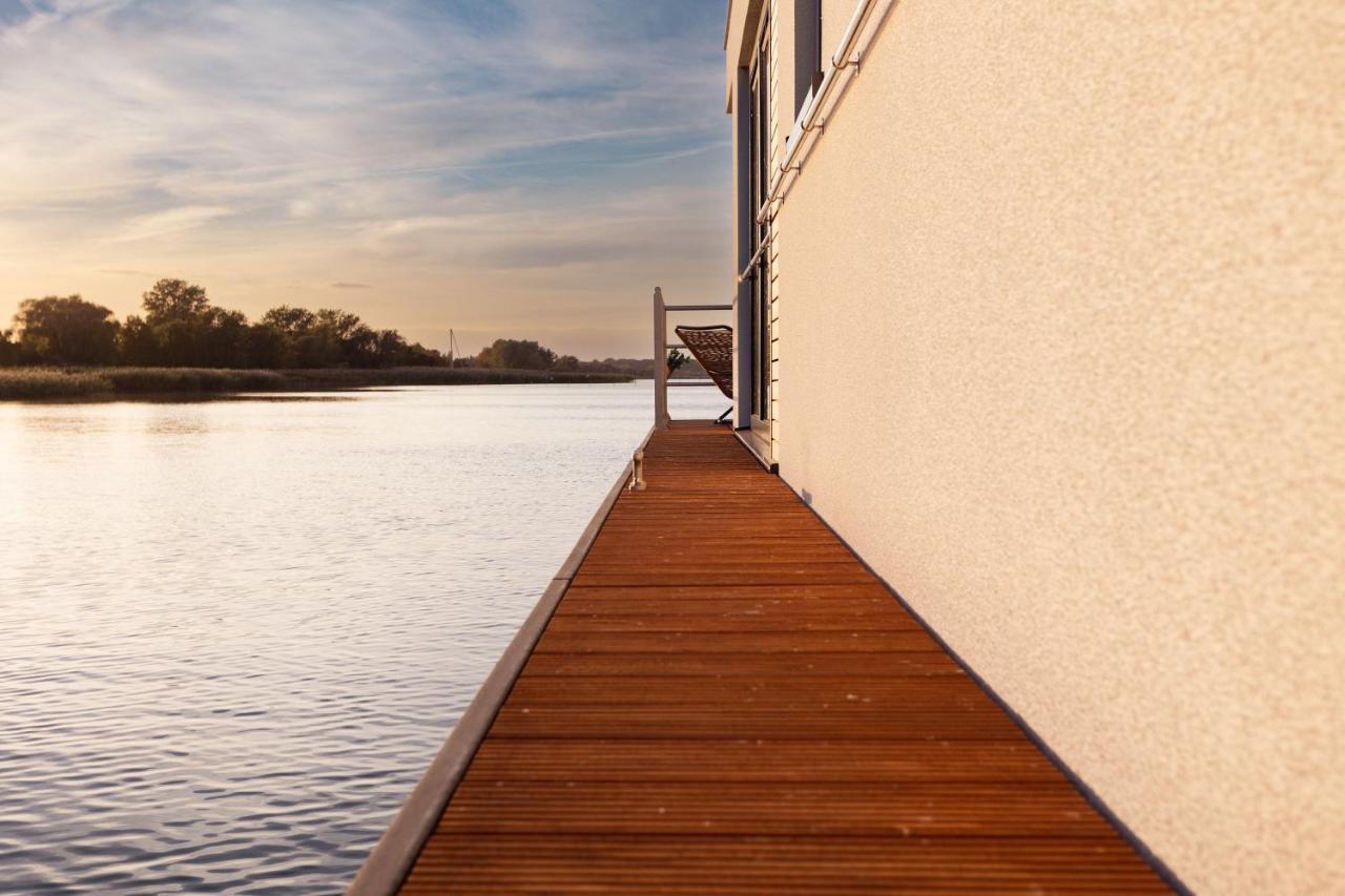 Holiday home Hausboot Kuestennebel Ribnitz-Damgarten